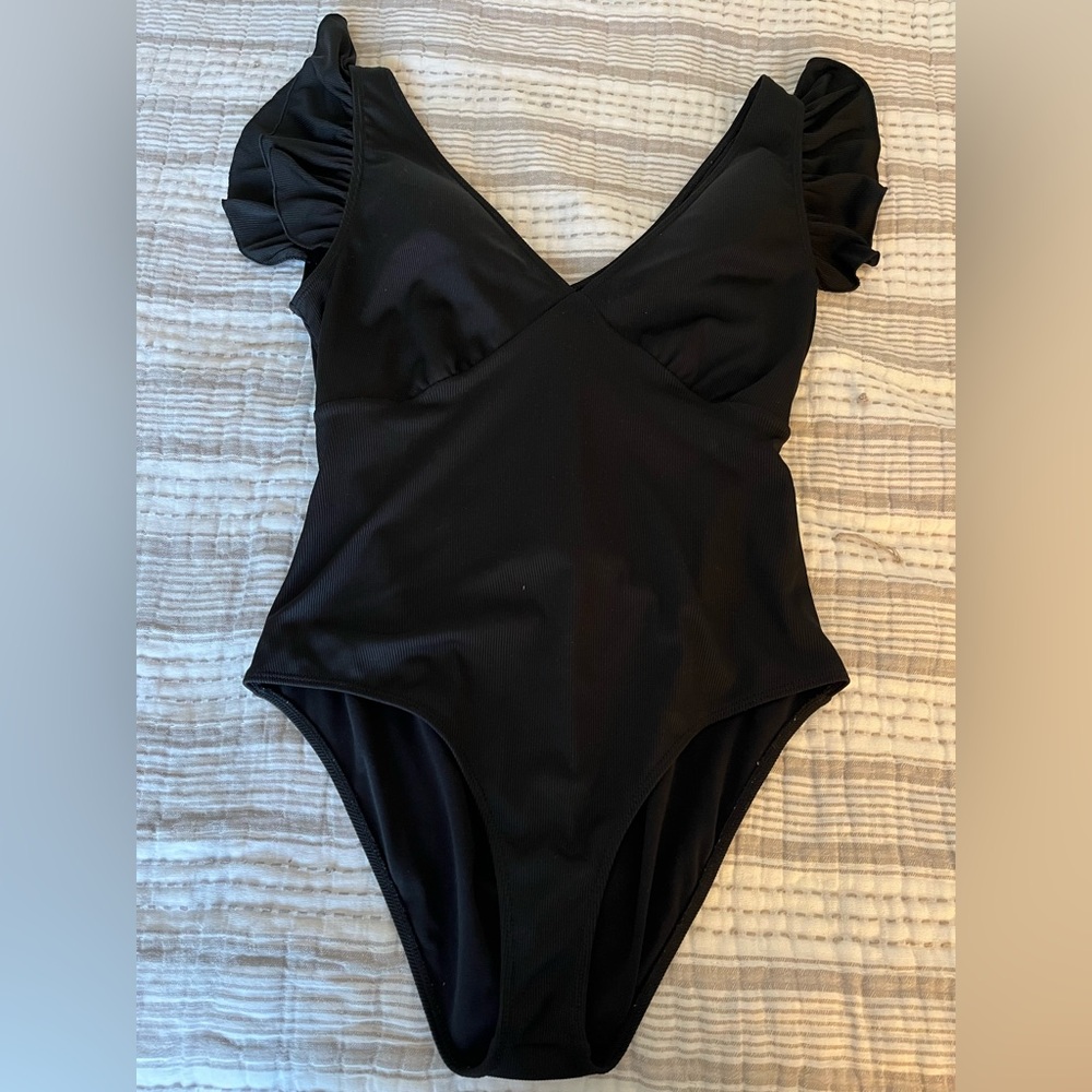 1XL Black Ruffled Sleeve Swimsuit